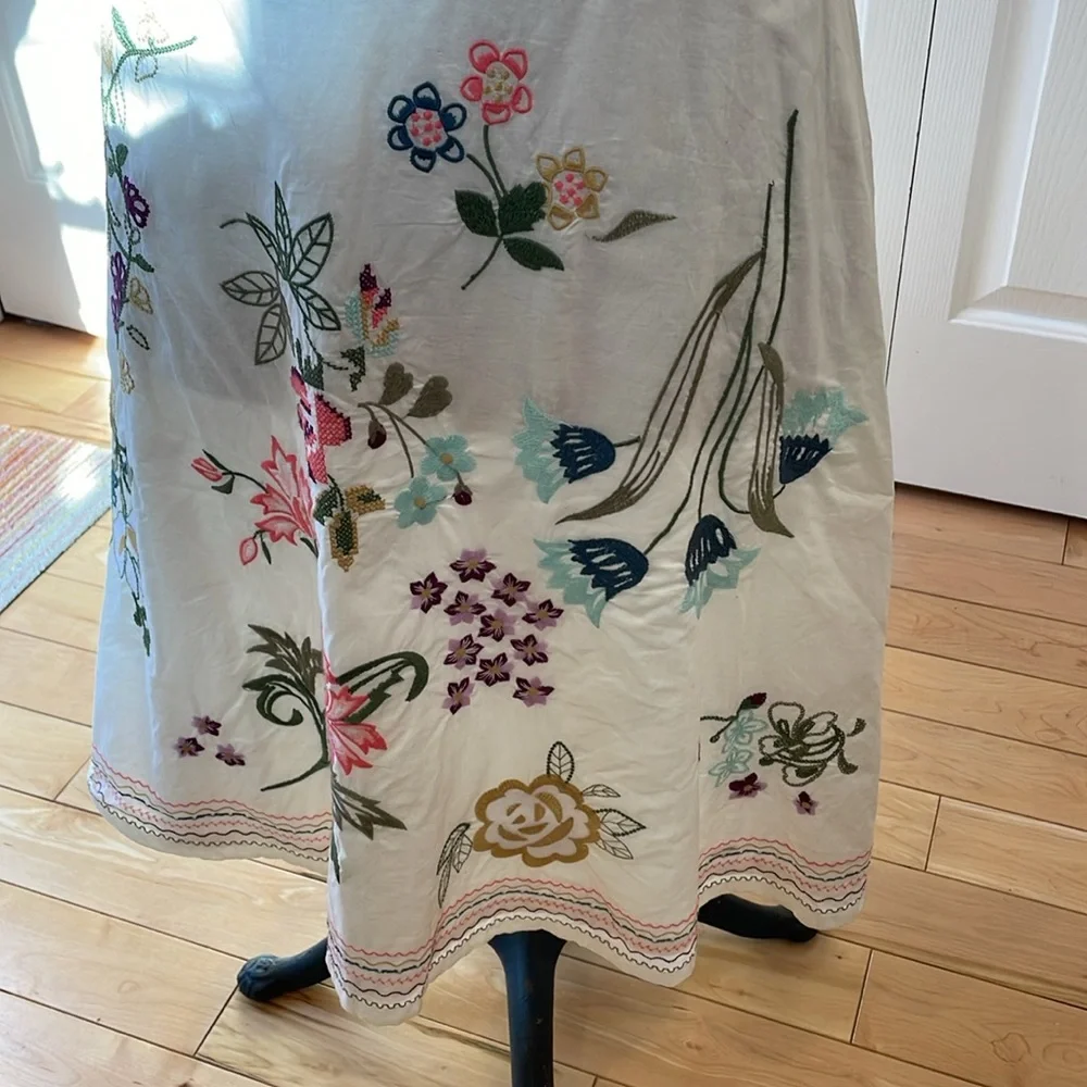 Talbots fully lined Aline cream embroidered flower side zip skirt - Picture 5 of 14